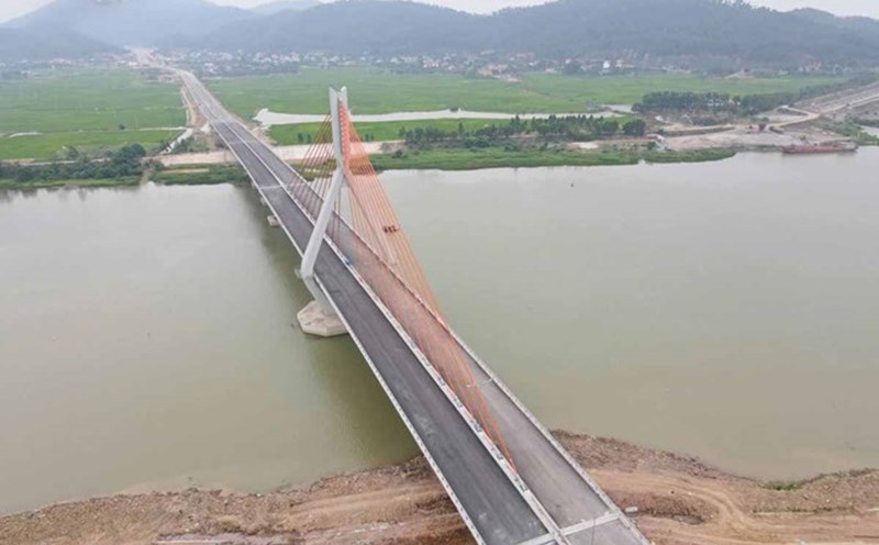 Dong Viet Bridge connects Bac Ninh - Hai Phong. Photo: Van Truong