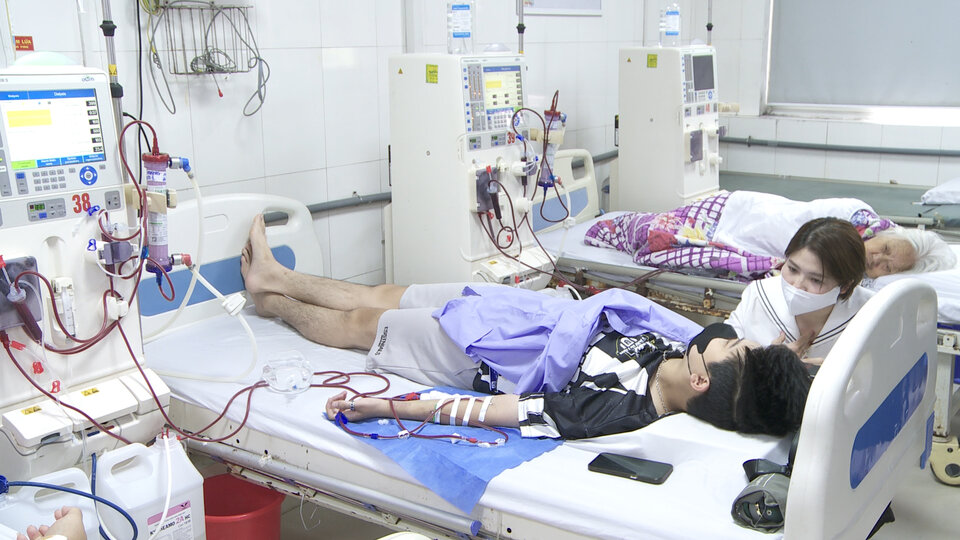 신장 질환이 조용히 파괴하고 있으며 젊은이들은 혈액 투석기에 의존하여 살아야 합니다