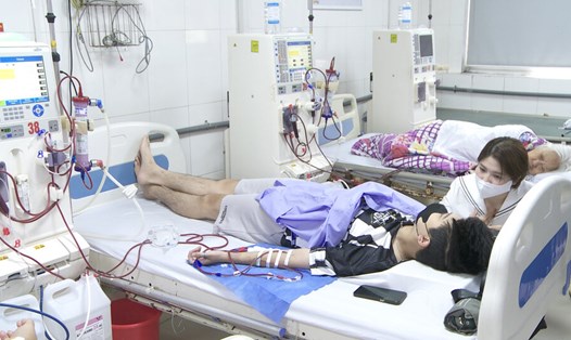 Bệnh thận âm thầm tàn phá, người trẻ phải sống phụ thuộc vào máy lọc máu
