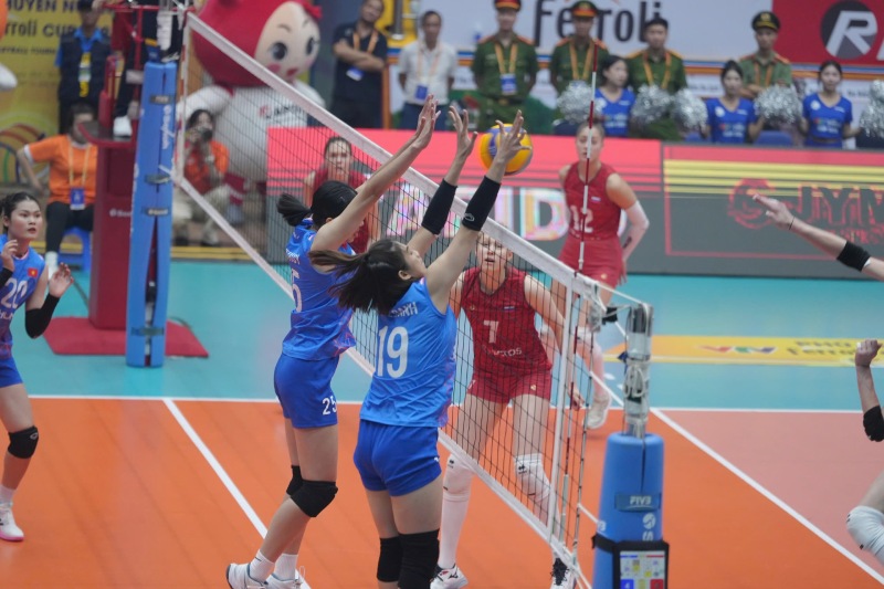 Tuyen nu Viet Nam loi nguoc dong trong set dau thu 3. Anh: VFV