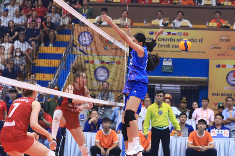 Tuyen Viet Nam thua set 1 truoc doi thu Nga. Anh: Hoang Hue