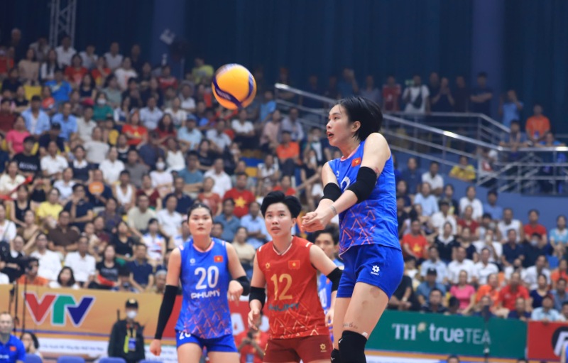 Thanh Thuy ghi diem lien tiep cho doi chu nha. Anh: Hoang Hue