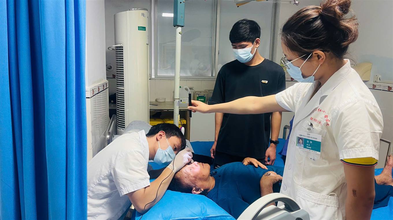 Cao Bang patient underwent free surgery in China. Photo: Duy Thiep