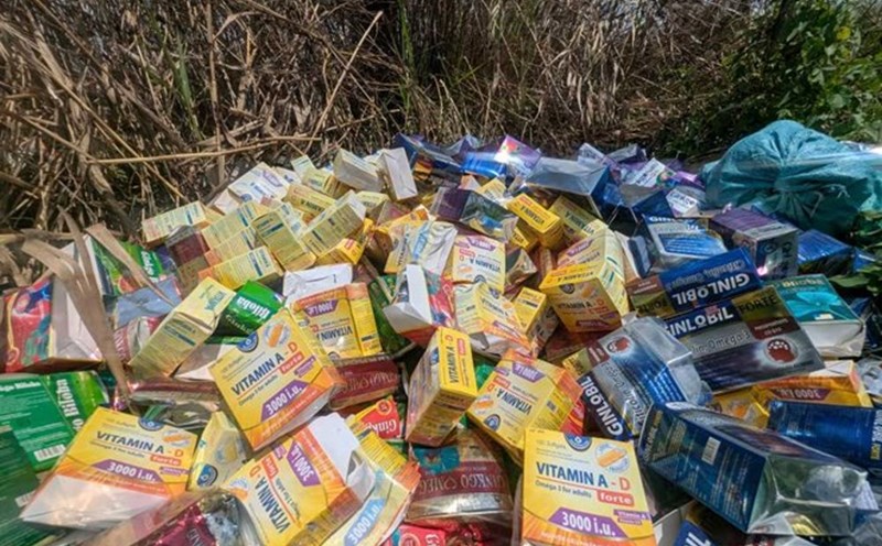 A batch of functional foods was stolen in Ho Chi Minh City. Photo: Anh Tu