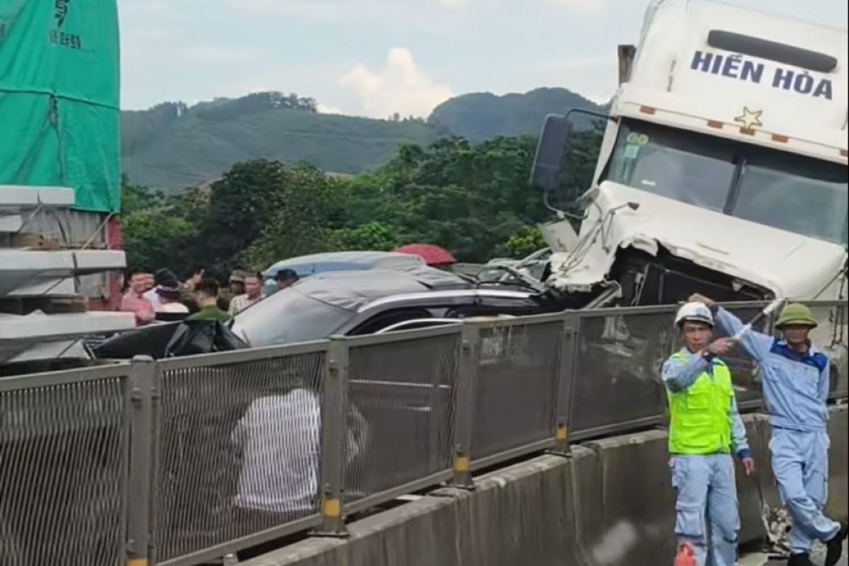 La escena del accidente, los autos apuñalados en una receta. Foto: Phuc Tuan