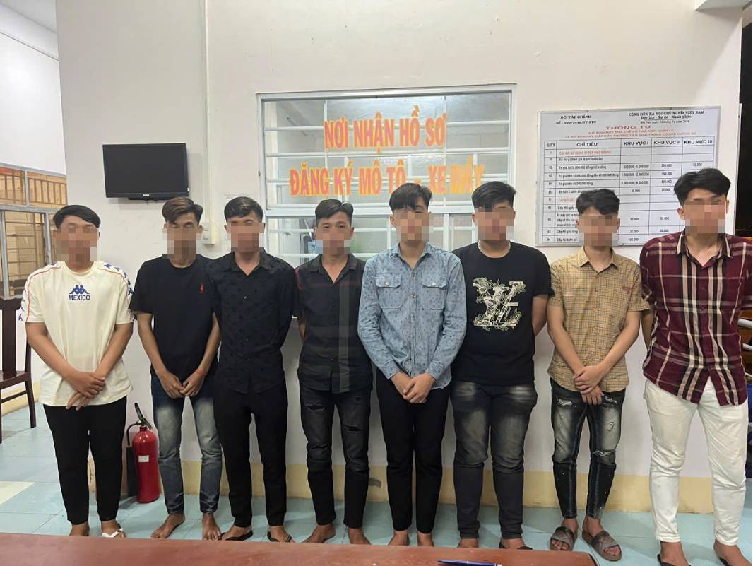 Ha Tien phuong 警察は、集まった若者グループをタイムリーに発見し、阻止しました。写真: Ha Tien phuong 警察