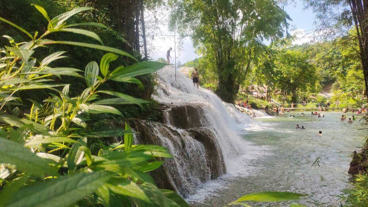 달 폭포는 새로운 모습으로 점차 되살아나 많은 관광객을 끌어들이고 있습니다. 사진: 빈캉