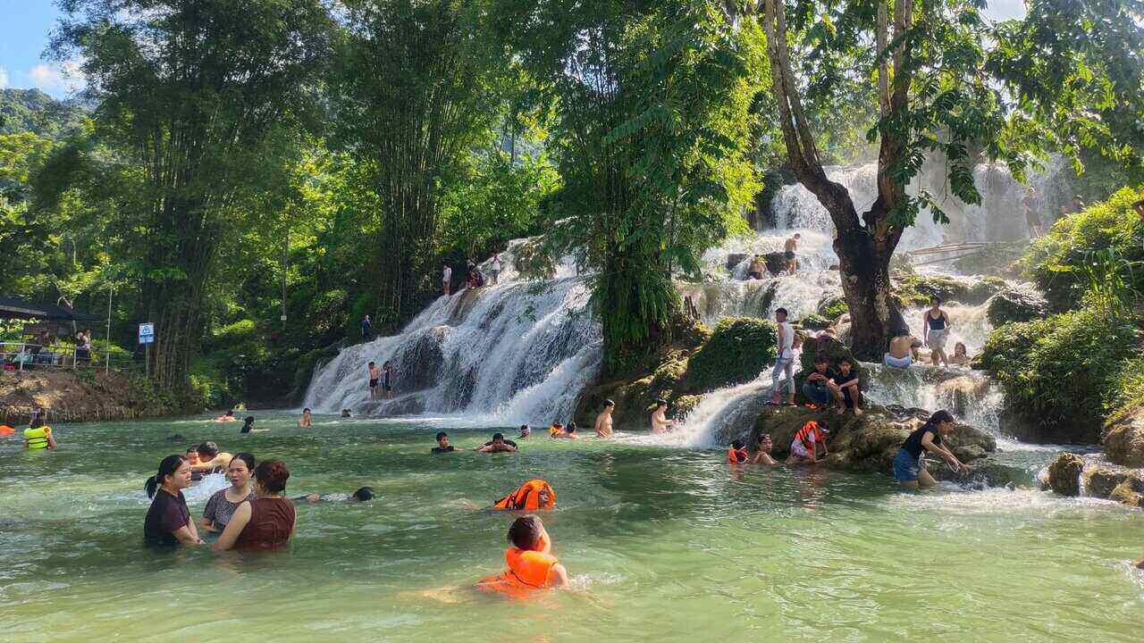 Nhung ngay nay, moi ngay thac Trang don hang tram luot du khach. Anh: Binh Khang
