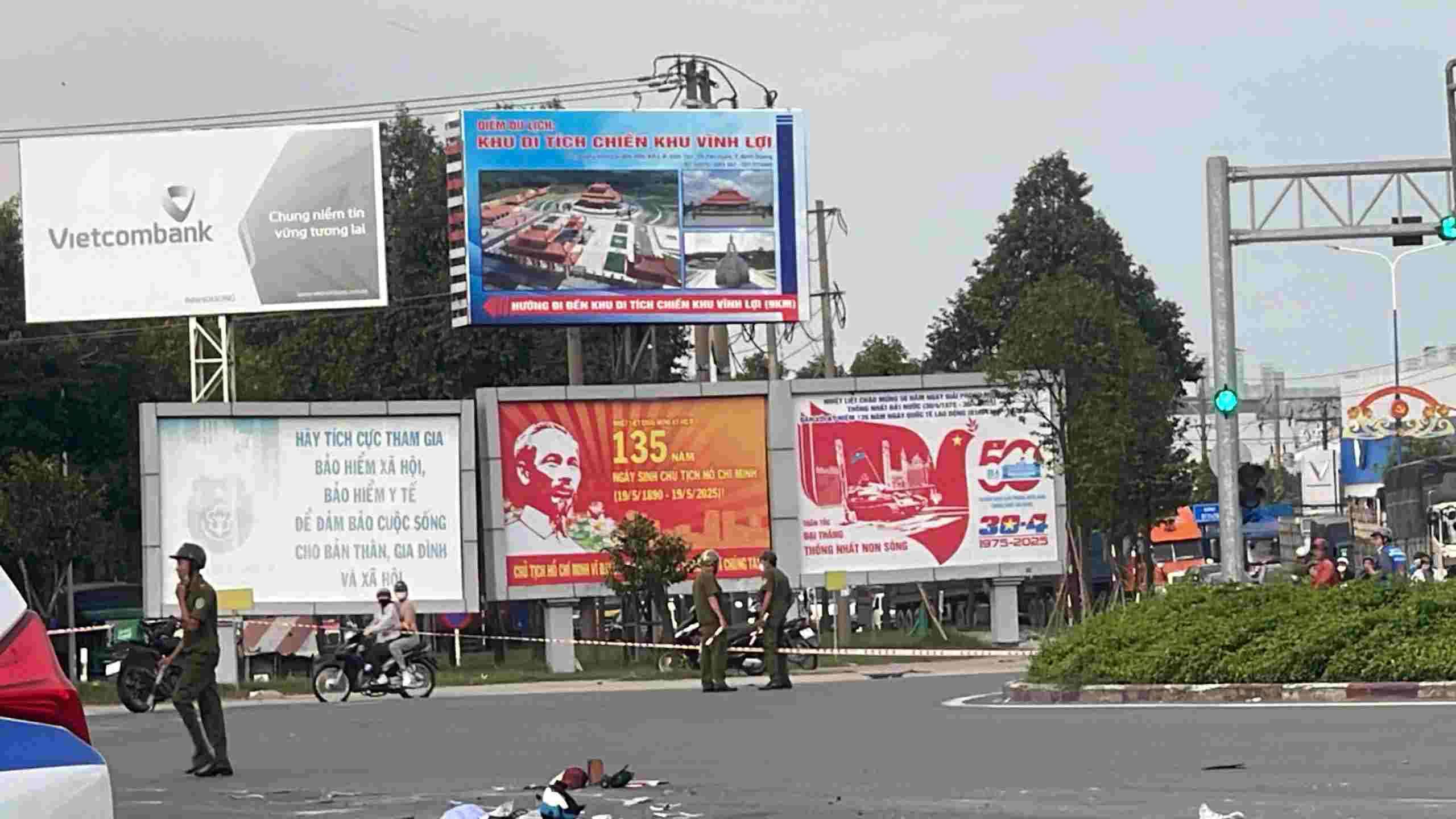 Cong an TPHCM dang kham nghiem dieu tra lam ro nguyen nhan vu tai nan. Anh: Dinh Trong