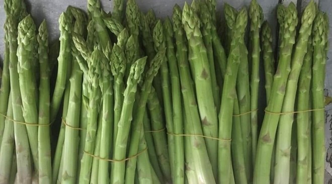 Asparagus is one of the foods rich in prebiotics that are good for the liver and kidneys, so it should be supplemented regularly. Photo: Kieu Vu.
