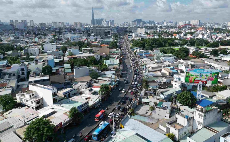 Ho Chi Minh City will widen National Highway 13 to 60 m, 10 lanes to eliminate congestion. Photo: Minh Quan