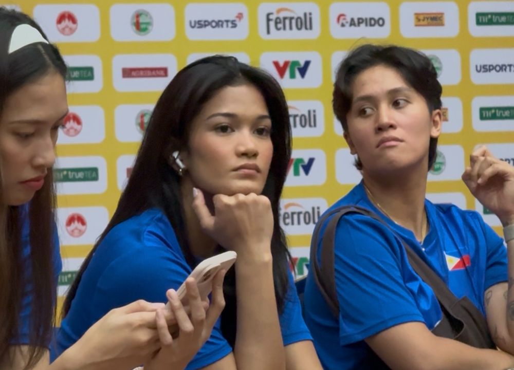 Vinh Phuc 경기장의 부 공격수 Mereophe Sharma가 VTV Cup 2025를 시청하고 있습니다. 사진: Minh Duong