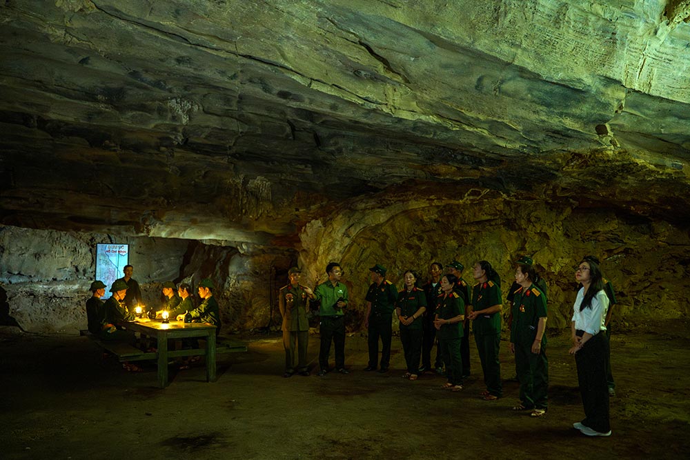 Hang Chi Huy toa lac o km12, Duong 20 Quyet Thang, xa Phong Nha, tinh Quang Tri. Anh: Ngoc Pham