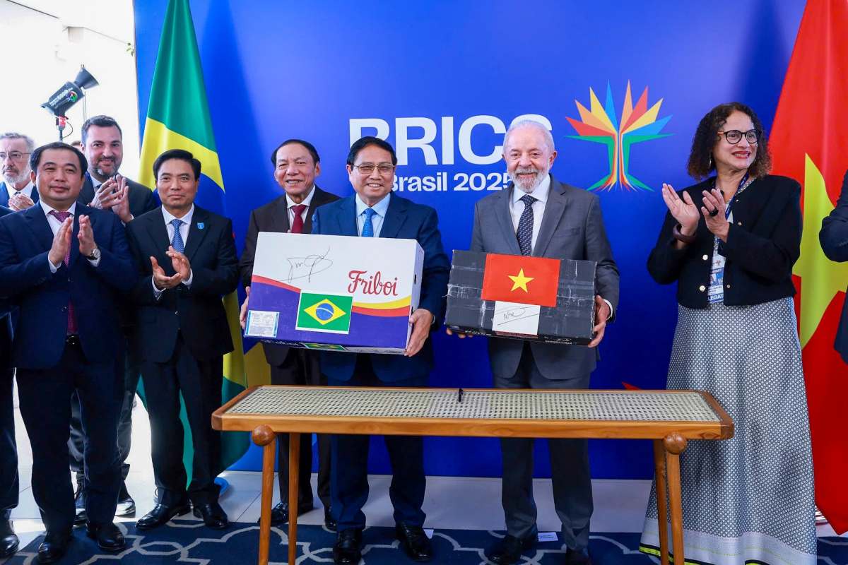 Thu tuong Chinh phu va Tong thong Brazil chung kien le cong bo lo hang xuat khau ca tra-basa va ca ro phi dau tien cua Viet Nam sang Brazil va lo hang xuat khau thit bo dau tien cua Brazil sang Viet Nam. Anh: VGP