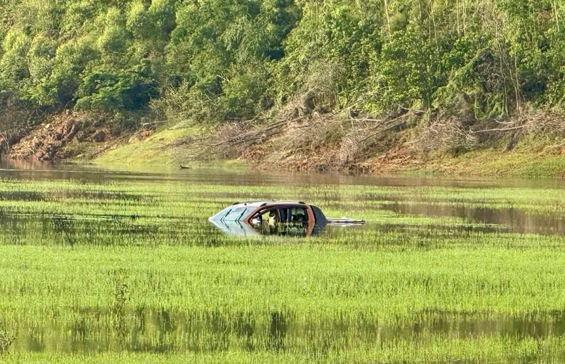 La voiture dans l'incident de noyade qui a cause la mort du couple. Photo fournie par les autorites