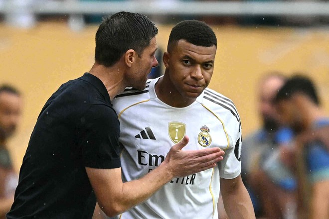 Mbappe khong the chu quan truoc su canh tranh tu Garcia. Anh: AFP
