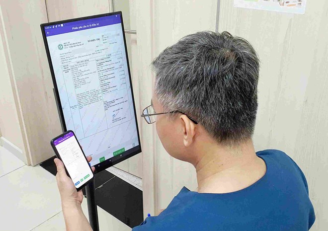 Bach Mai Hospital has deployed electronic medical records and prescribed electronic drugs. Photo: Thanh Duong