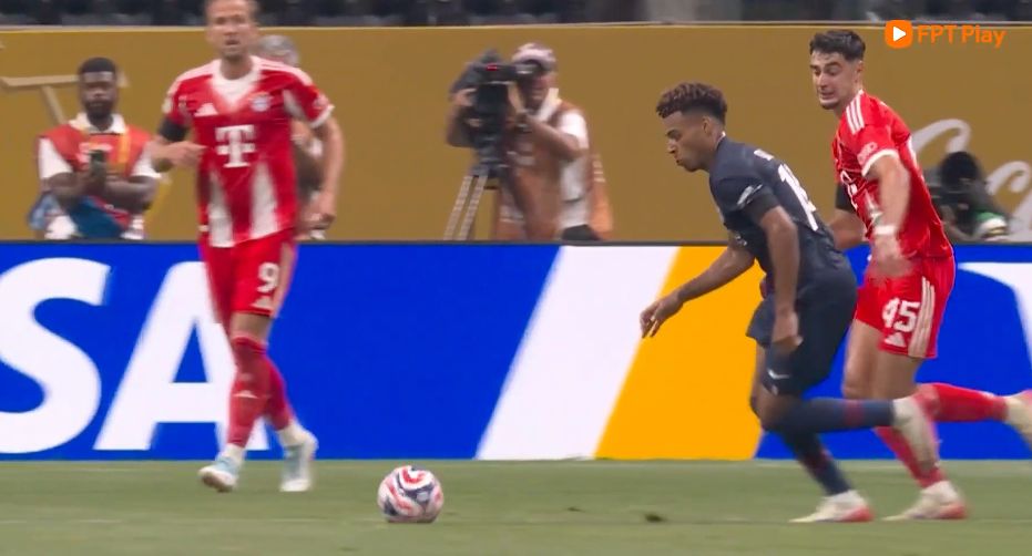 Le PSG a battu le Bayern Munich avec un score de 2-0. Photos coupees a partir de videos de FPT Play