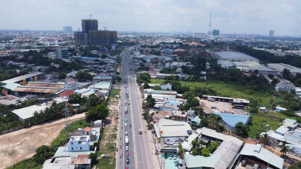 The authorities allowed the change of land use purpose of more than 9,000 m2 to build an apartment building in Thuan Giao ward, Ho Chi Minh City. Photo: Dinh Trong