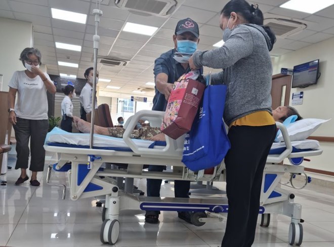 Công chức bị ốm nặng chưa bị xem xét kỷ luật