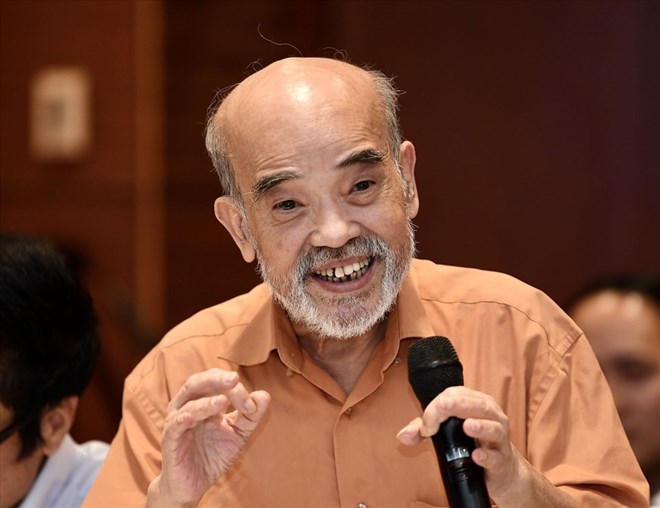GS.TSKH Dang Hung Vo - nguyen Thu truong Bo Tai nguyen va Moi truong (nay la Bo Nong nghiep va Moi truong) cho rang, bang gia dat bien dong manh se anh huong den gia nha. Anh: Cao Nguyen