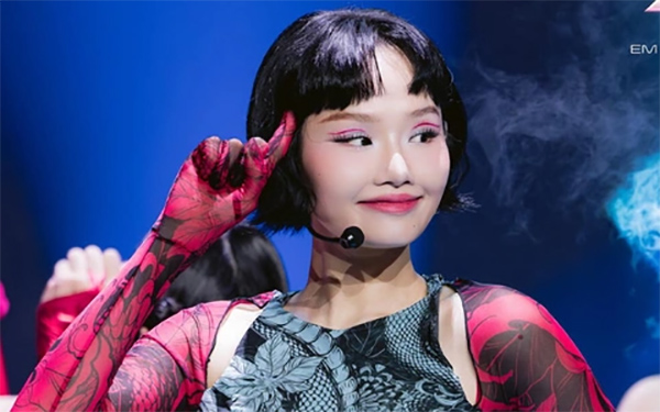 Miu Le dang cho thay kha nang noi nhieu, noi to va noi ap dao... la the manh lon nhat cua co o Em xinh say hi. Anh: Nha san xuat Em xinh say hi