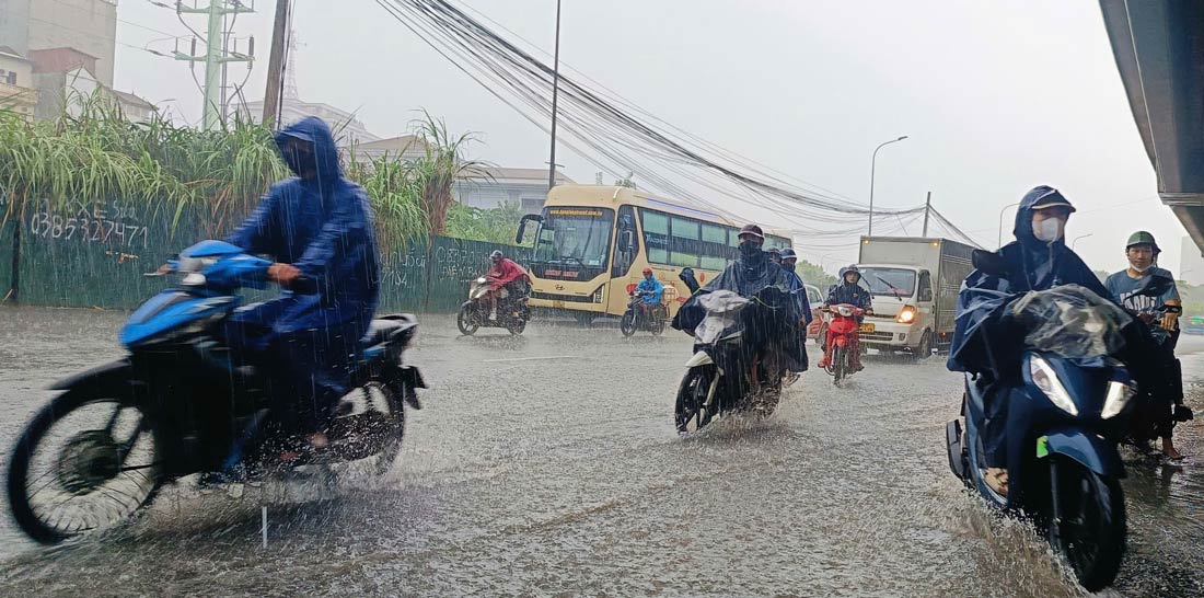 Nhieu khu vuc tren duong Pham Hung co dau hieu ngap.
