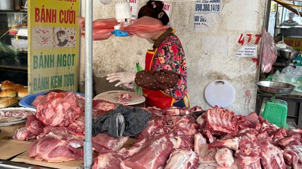 Le controle de la qualite et de l'origine des aliments sur les marches presente encore de nombreuses limites. Photo : Tat Thao