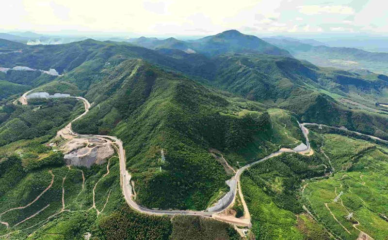 The Quy Nhon - Pleiku expressway project will drill a tunnel through the mountain through An Khe Pass. Photo: Nguyen Gia