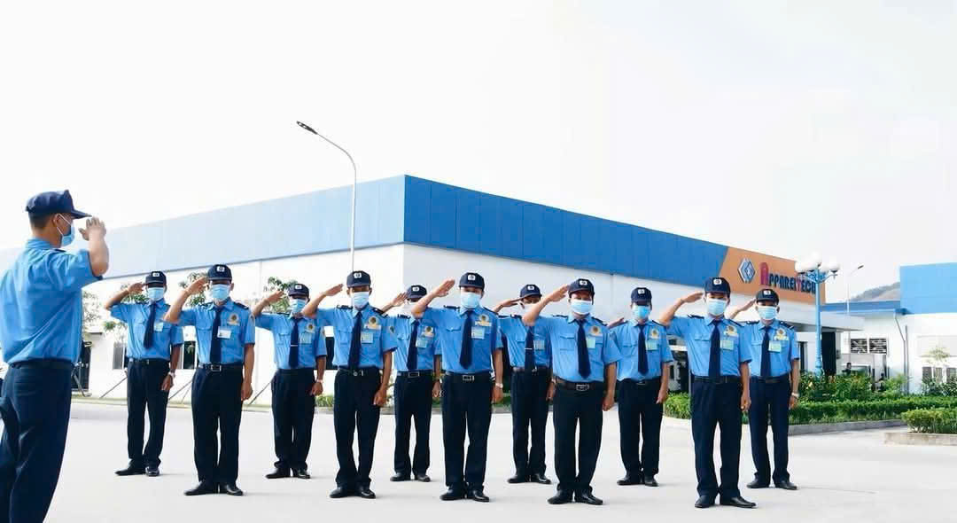 Cong ty CP Dich vu Bao ve - Ve sy Nhat Hoang tuyen dung cac lao dong co ky luat, kinh nghiem, gan bo. Anh: Hai Dang
