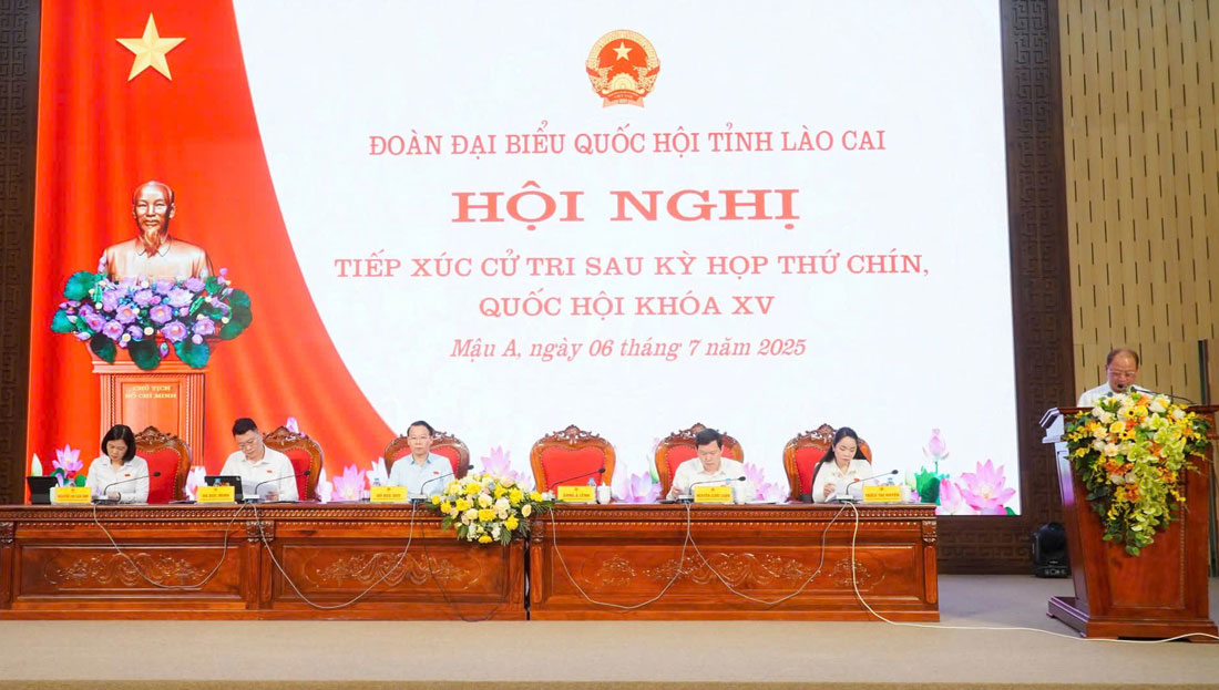 Doan dai bieu Quoc hoi tinh Lao Cai bao cao ve ket qua Ky hop thu 9, Quoc hoi khoa XV. Anh: Van Duc