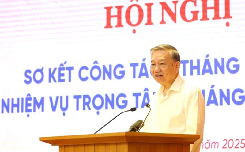 General Secretary To Lam - Head of the Central Steering Committee on science, technology development, innovation and digital transformation - gave a speech at the Conference to review the work in the first 6 months of the year and the key tasks for the last 6 months of 2025 to implement Resolution No. 57-NQ/TW. Photo: Tran Vuong