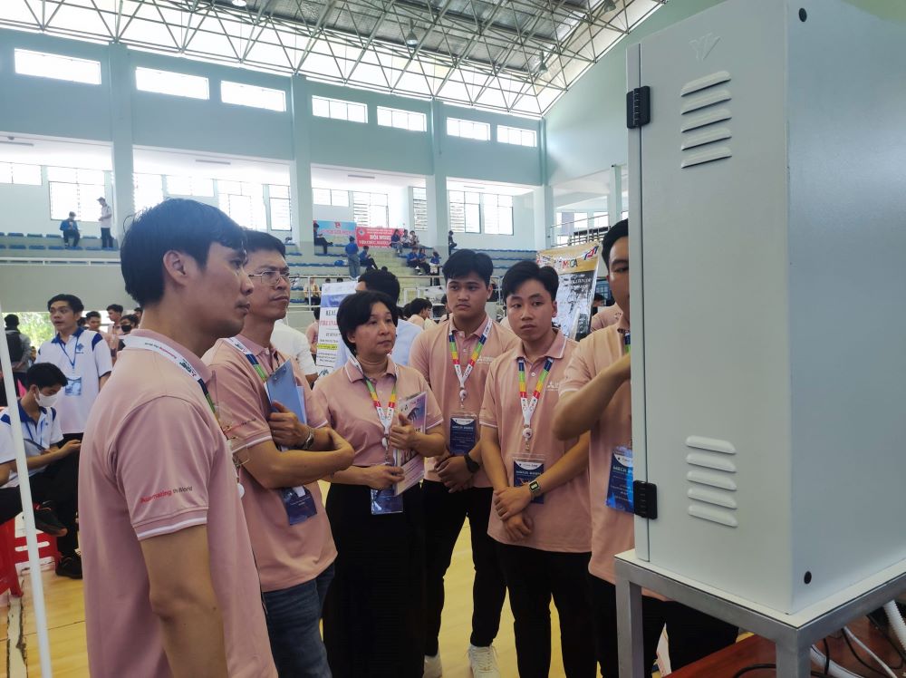 Da Nang University of Science and Technology has trained more than 15,000 electrical engineers in 50 years. Photo: DHBK
