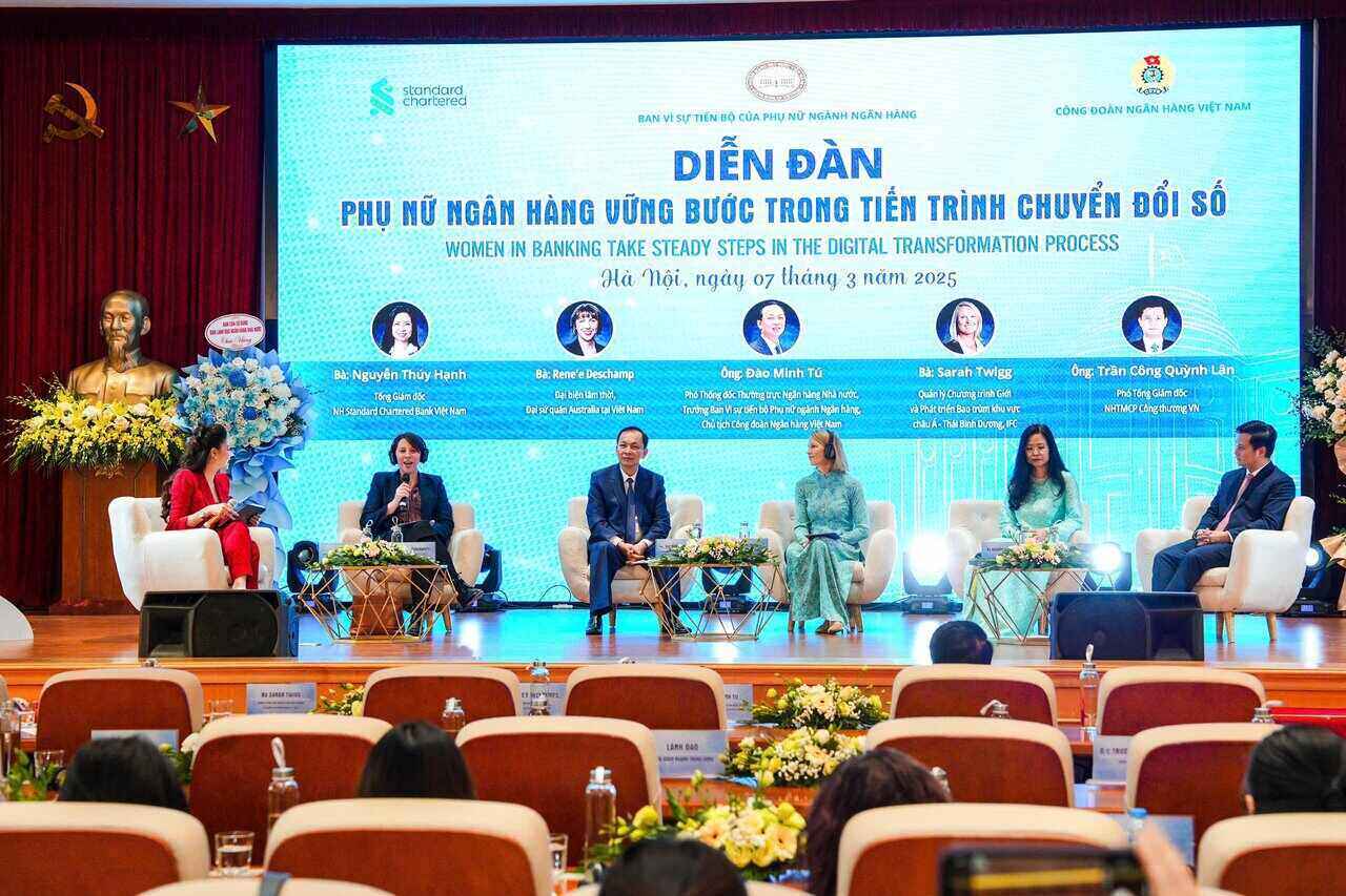 Le Bank Women's Forum est fermement en cours de conversion numerique. Photo: Hoang Giap