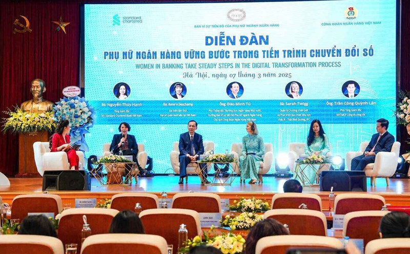 The Banking Women's Forum is steadfast in the digital transformation process. Photo: Hoang Giap