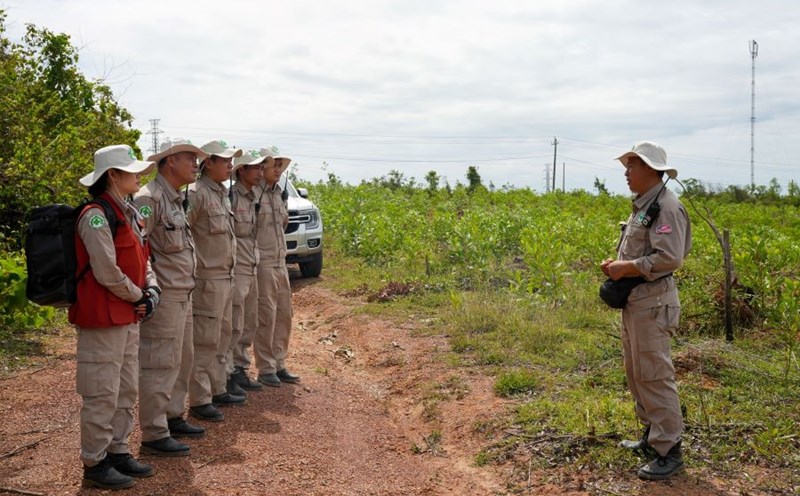 The NPA/RENEW Mobile bomb handling team (EOD) deployed to destroy the discovered cluster bomb. Photo: NPA/RENEW