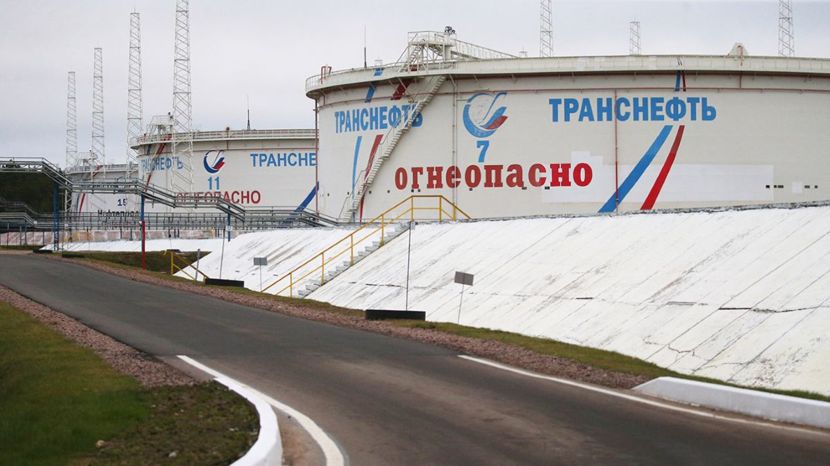 Un almacenamiento de combustible en el puerto Transneft en Primorsk, Rusia. Foto: Tass