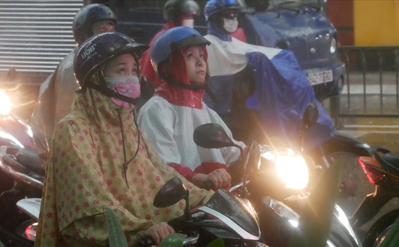 Weather forecast for the South tomorrow evening, July 7, there will be scattered showers and thunderstorms. Photo: Anh Tu