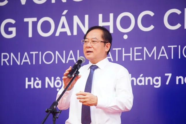 Nha bao Le Xuan Son, Nguyen Tong bien tap Bao Tien Phong, Pho Chu tich HDQT Cong ty CP Tien Phong, Truong Ban to chuc phat bieu tai le khai mac. Anh: Ban to chuc