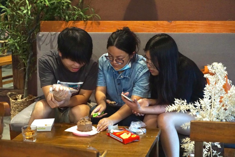 Young people love cooking, exploring nutrition and food science. Photo: Tung Linh