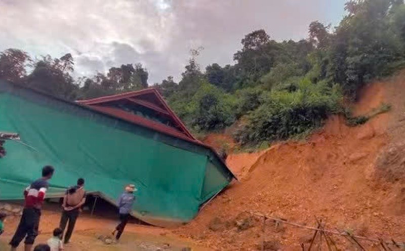 The landslide caused severe damage to houses in Na Loi commune and property damage. Photo: Hai Dang