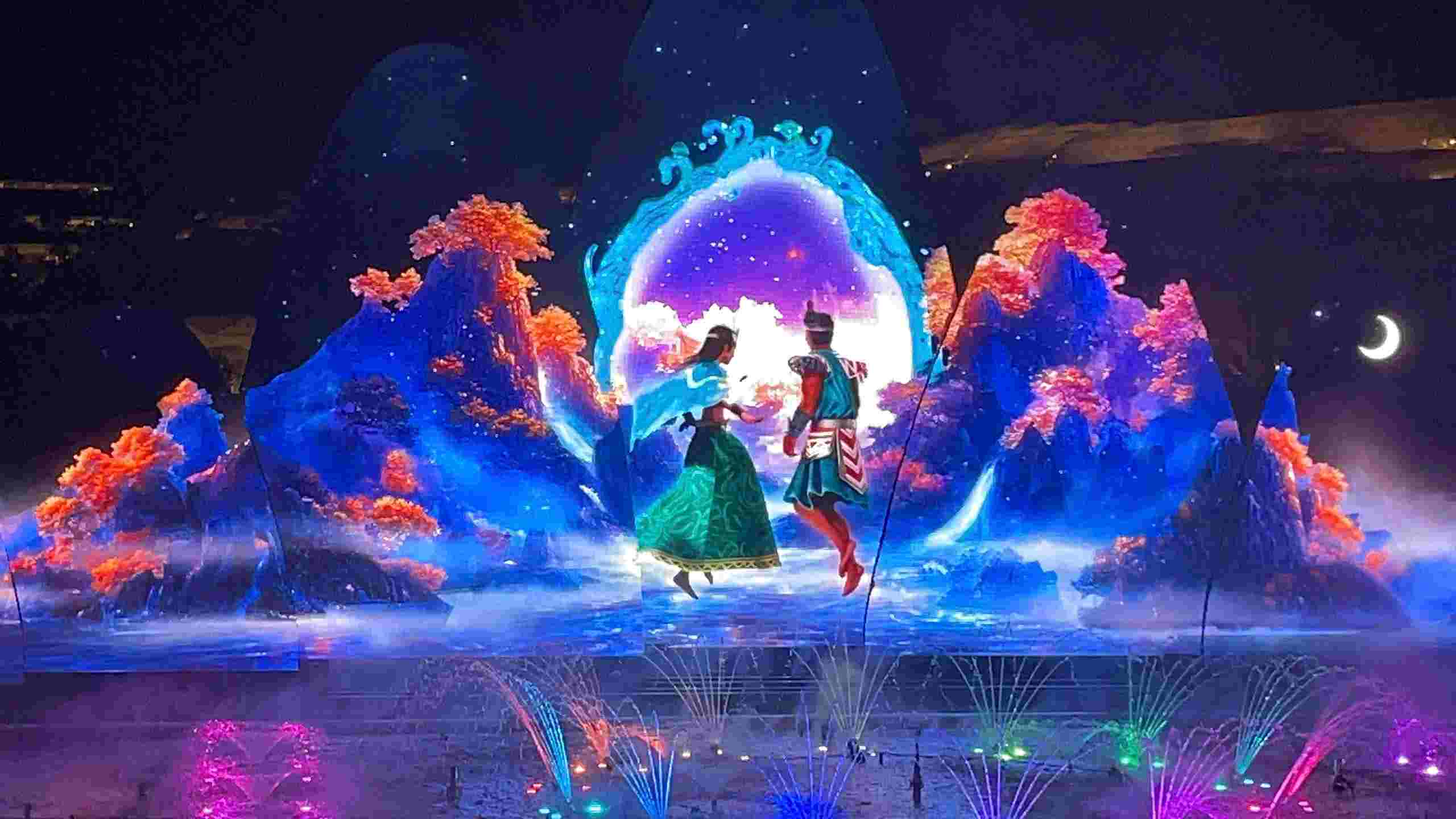 Lam Dong tinh o Suong Mai ho nhac nuoc anh sang Su thi Au Lac thuc canh bieu dien show. Anh: Bao Lam