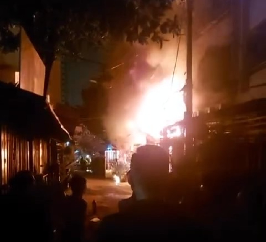 Hien truong vu chay tai cu xa Doc Lap o TPHCM. Anh: Dong Hoang