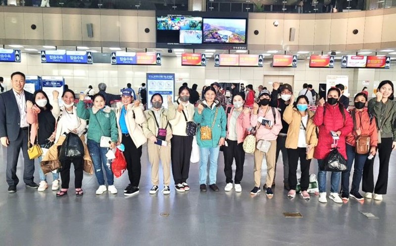 Da Nang mountainous workers happily returned after a period of labor export under a seasonal contract in Korea with a salary of 25-40 million VND/month. Photo: Truong An