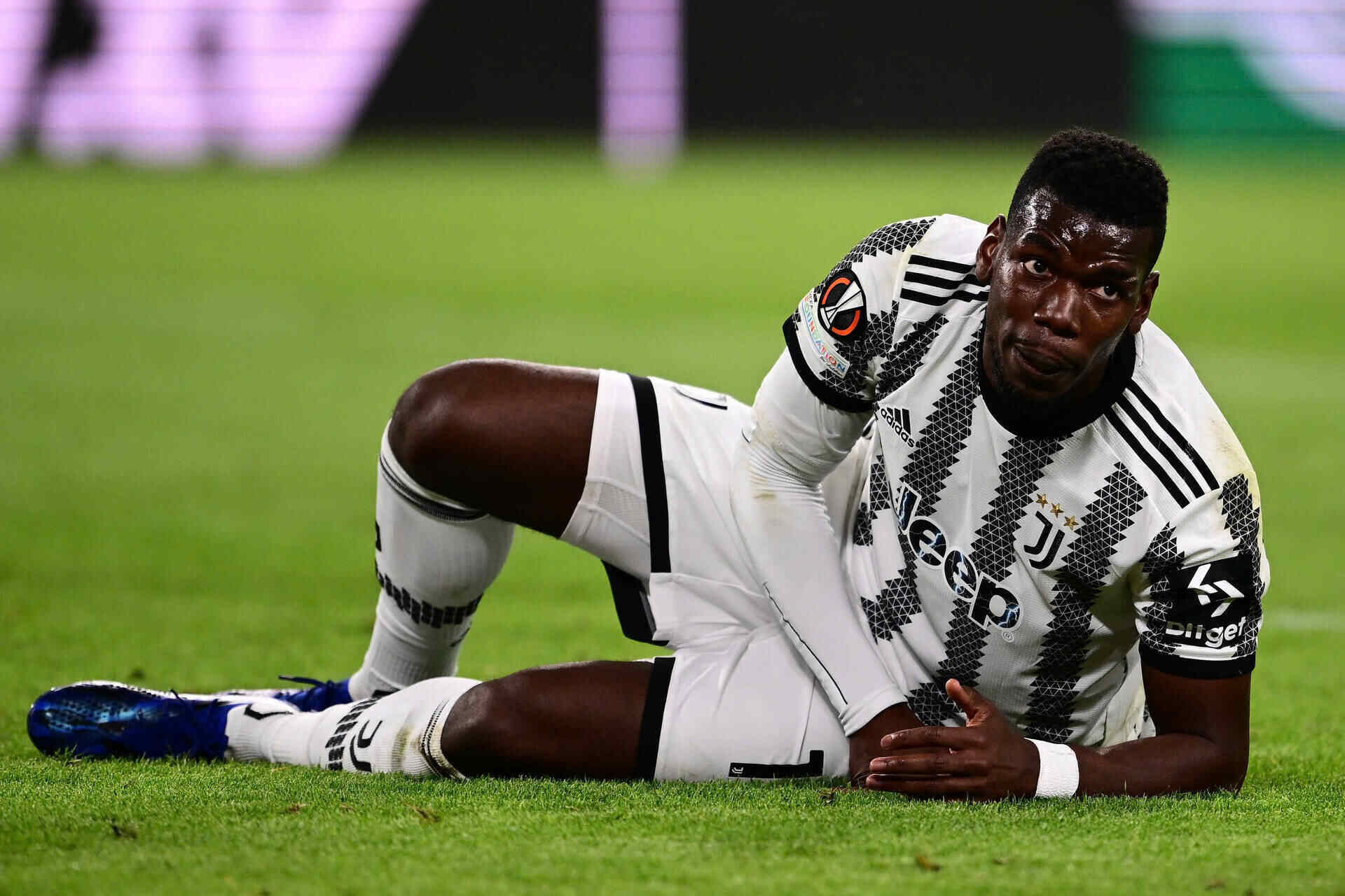 Van con du thoi gian de Pogba cuu van su nghiep cua minh. Anh: AFP