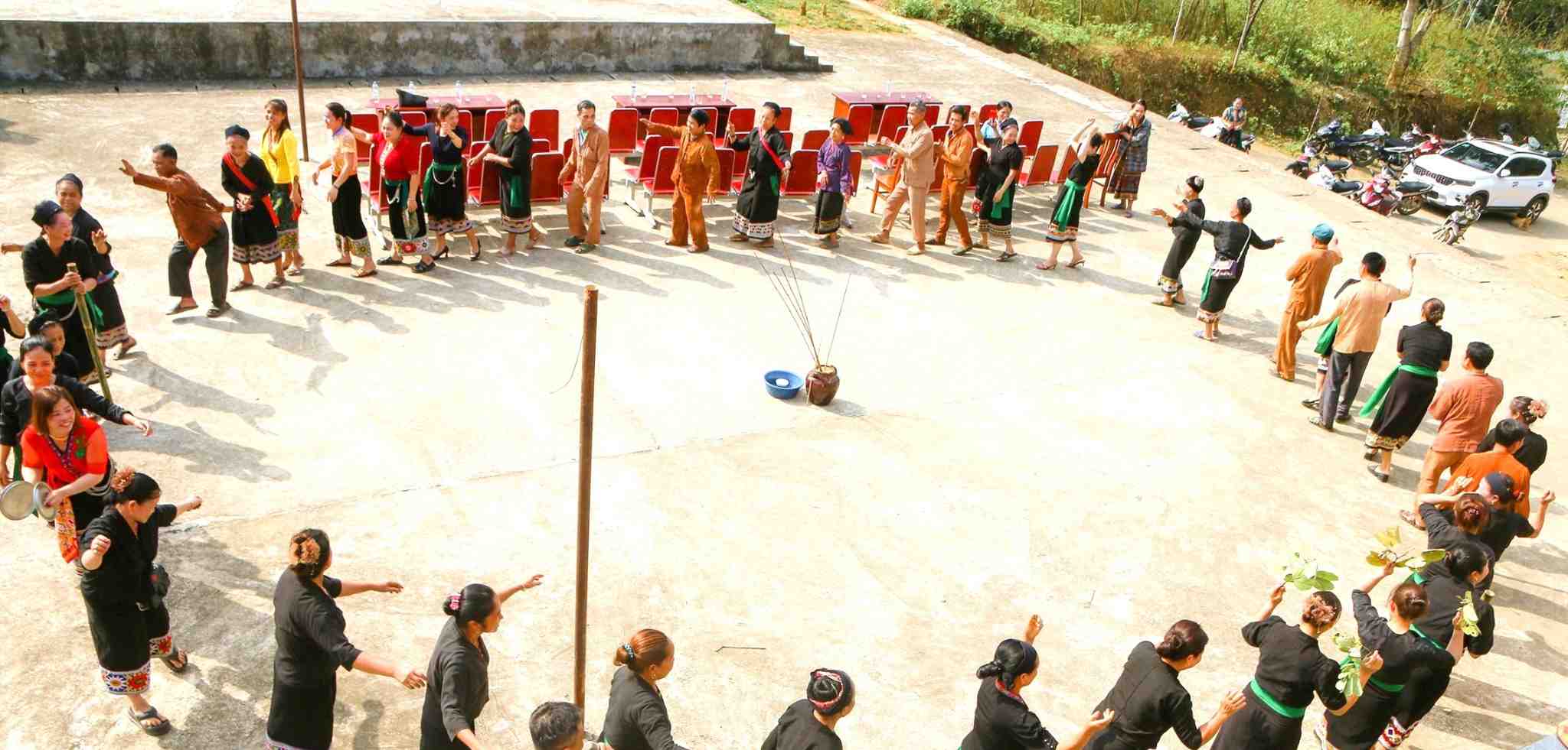 The thunder welcoming ceremony of the O Du people in Nghe An is recognized as a national intangible cultural heritage. Photo: Dinh Tuan