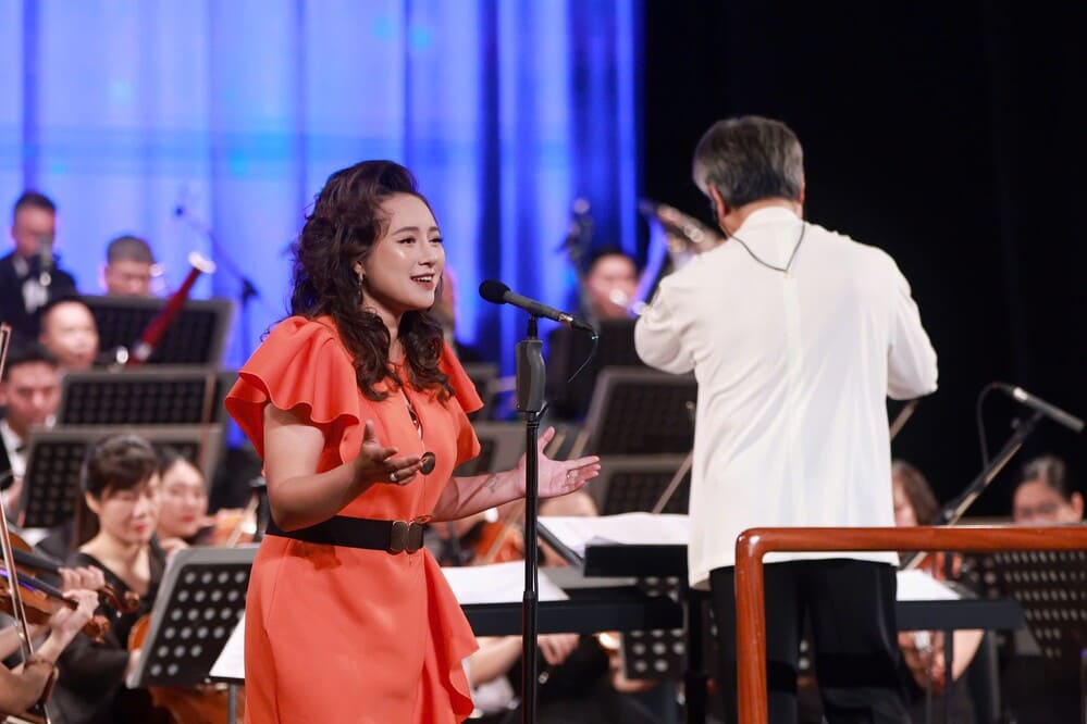 Ca si Khanh Linh 