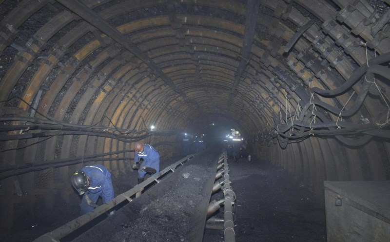 Workers in the mining sector have the highest average income per capita in Quang Ninh. Photo: Do Thuan