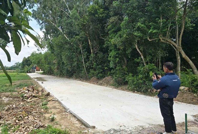 Đường bê tông dài 90m xuyên qua ruộng bất ngờ xuất hiện chỉ sau một đêm tại Nghệ An
