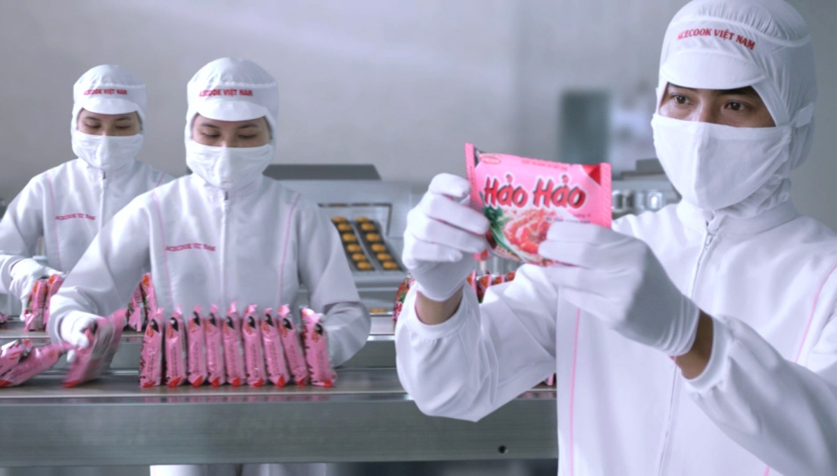 Derriere chaque paquet de nouilles Hao Hao qui ne coûte que quelques milliers de dongs se cache un systeme de gestion de la qualite standard international. Photo : Acecook